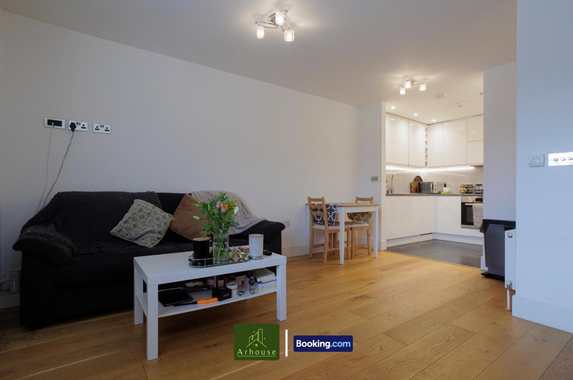 קינגסטון אפון תמז One Bedroom Apartment By Arhouse Apartments Short Lets & Serviced Accommodation Kingston With Free Wifi מראה חיצוני תמונה